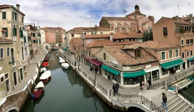 Beautiful Gaffaro Apartment in Dorsoduro with Canal View