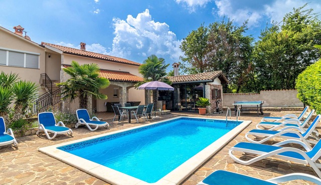 Beautiful home in Labin with WiFi