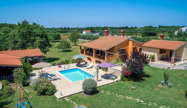 Beautiful home in Muntic