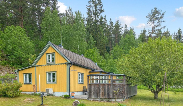 Beautiful home in Tranås with ethernet internet