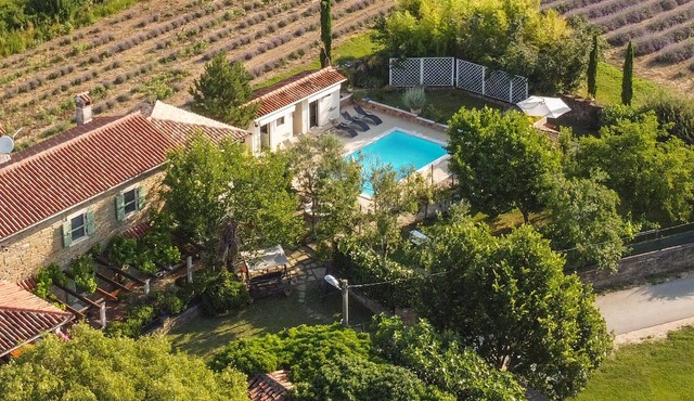 Beautiful home in Zatka