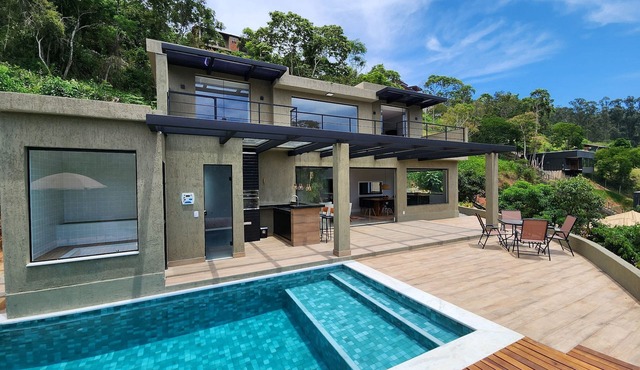 Beautiful house in Itaipava, 4 suites, sauna, A/C