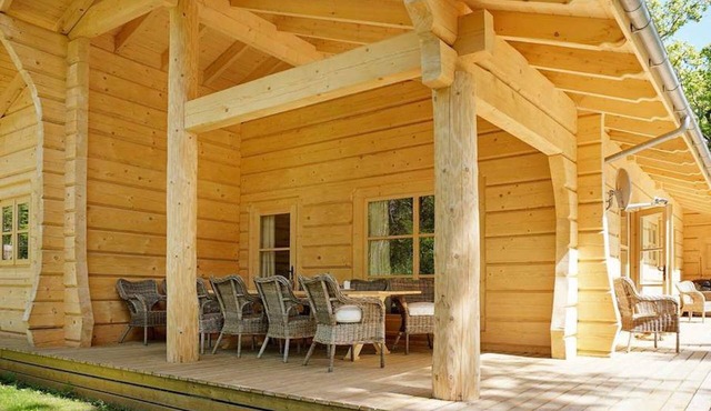 Beautiful luxury log cabin. Two private terrasses. Open fireplace. Pet friendly