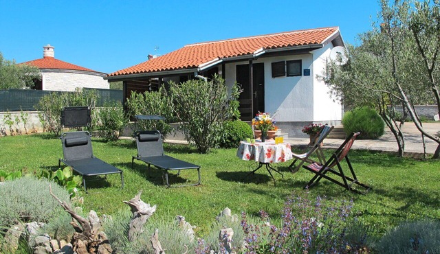 Beautiful private villa for 4 guests with A/C, WIFI, TV and terrace