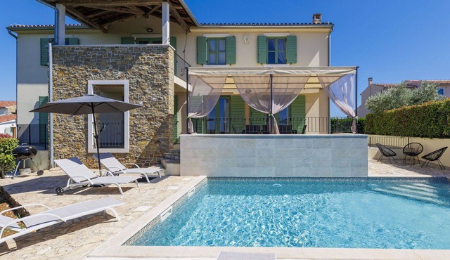 Beautiful private villa for 8 guests with A/C, private pool, WIFI, TV, terrace and panoramic view
