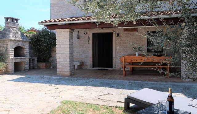 Beautiful private villa for 4 people with A/C, WIFI, TV, terrace and pets allowed