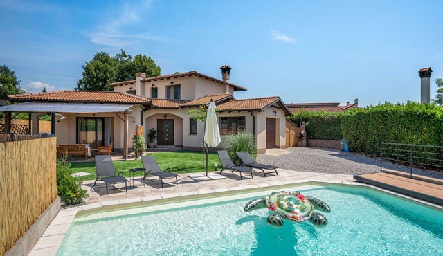 Beautiful private villa for 8 guests with A/C, private pool, WIFI, TV, terrace and panoramic view
