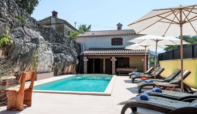 Beautiful private villa for 6 people with WIFI, A/C, private pool, TV, terrace and pets allowed