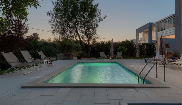 Beautiful private villa with A/C, WIFI, private pool, TV, terrace, pets allowed and panoramic view