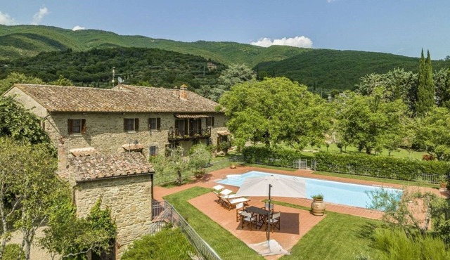 Beautiful renovated stone villa - private pool,park,air conditioning,smart tv