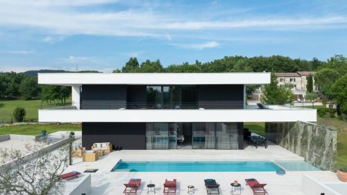 Beautiful She Luxury Villa with view in Groznjan