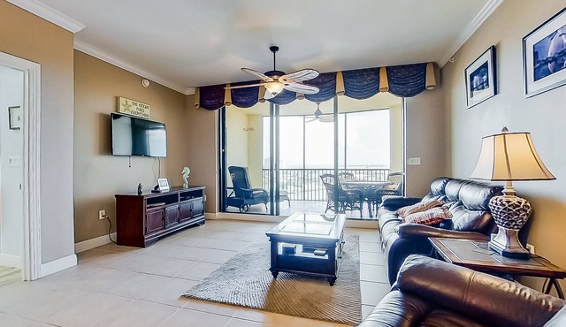 Beautiful water-view condo with pools, gym, hot tub, 2 balconies, washer/dryer
