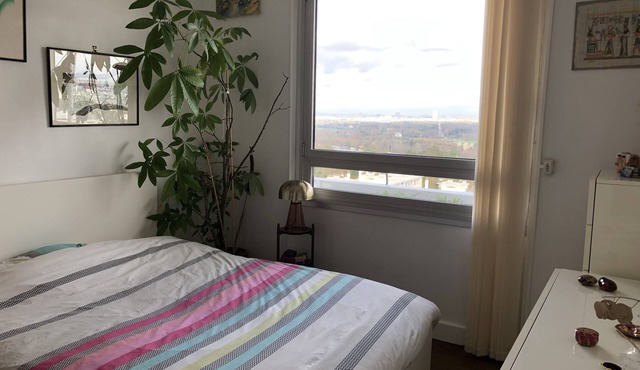 Bel Appartement- Terrasse. Vue Exceptionnelle Paris à 15 mn Train, Tram, bus