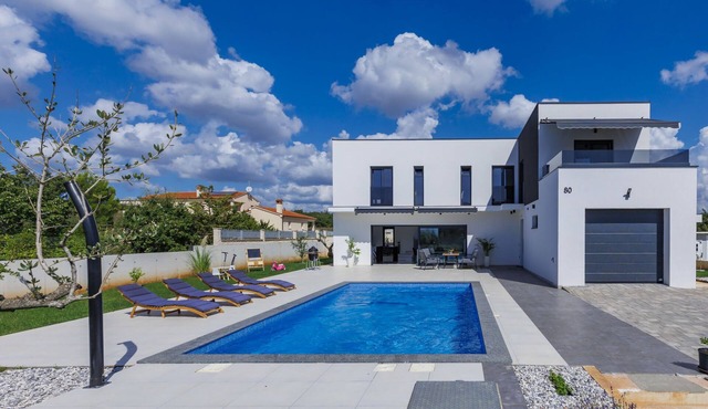 Black&White by Interhome