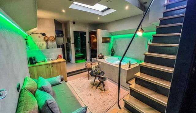 Boat And Boost: Luxury & Wellness