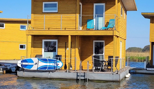 Boat 'Floating House' with Lake View, Private Terrace and Wi-Fi
