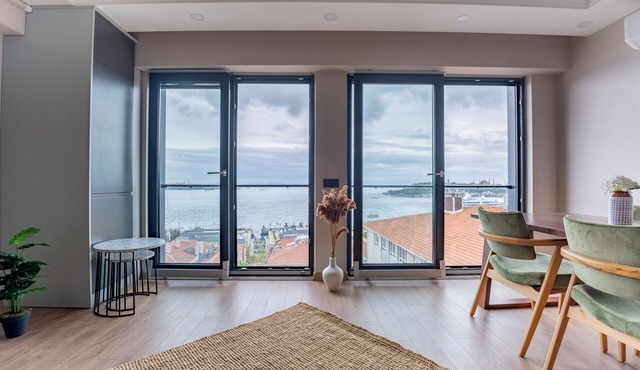 Bosphorus View 2BR Luxury Apartment - Parking & Elevator