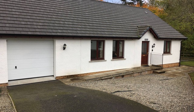Bowmore Bungalow sleeping up to 6 guests - pet friendly