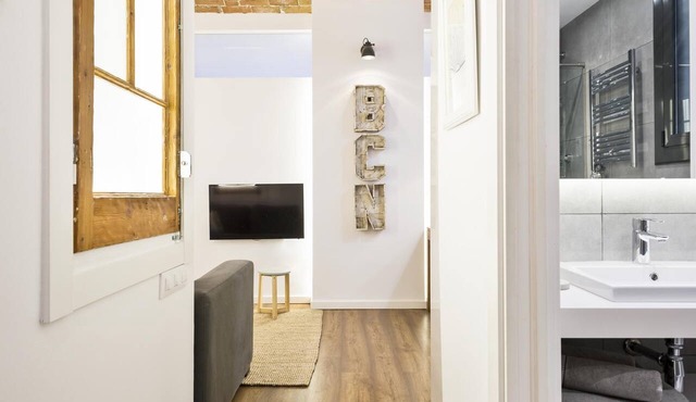 Brand New 2 Bedroom Apartment In Trendy Poble Sec, 10 Minutes From Ramblas