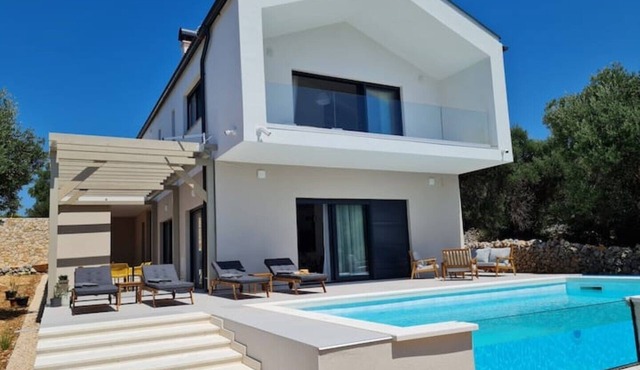 Brand new luxury Villa Lun, 5 stars, 4 bedrooms, pool