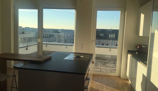 brand new penthouse- walk to Messe
