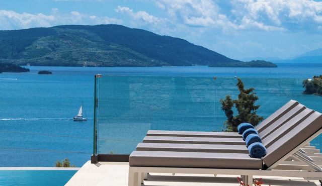 Brand new Spacious 6 bedroom villa with stunning view, close to beach.