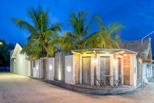 Brickwood Rasdhoo- Beach front