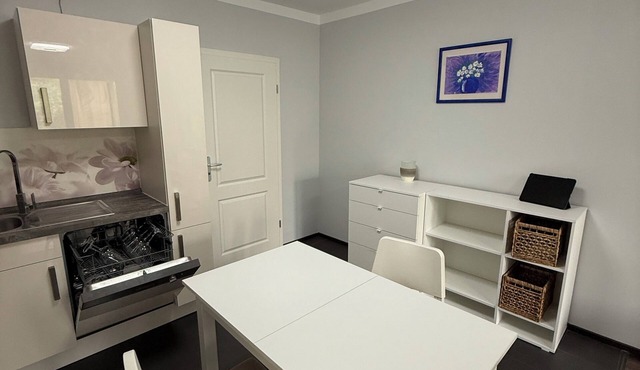 Bright 3-room apartment with comfort & good connections to Frankfurt