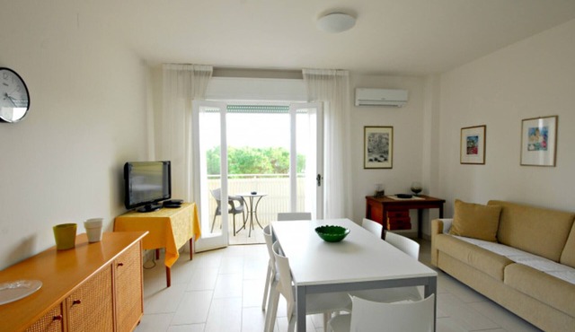 Bright apartment with sea view