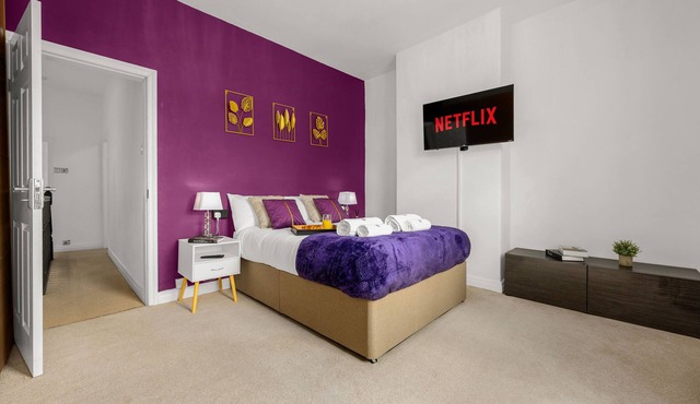 Bright & Cosy 3-bed Reddish Home near Manchester | Easy access to motorway