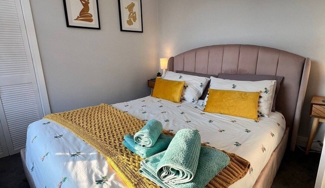 Bright, first floor, one bedroom flat in Wimborne.