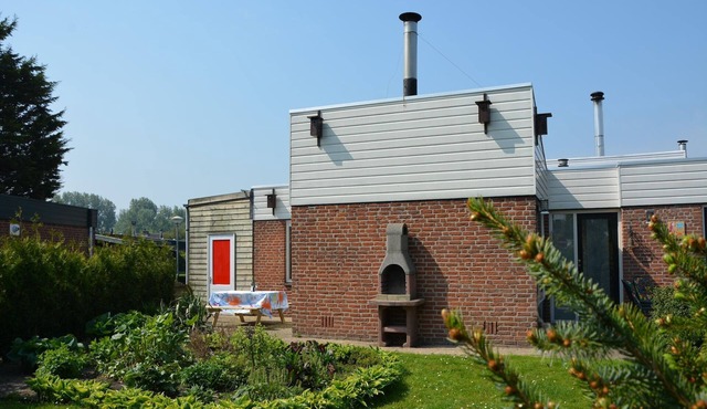 Bungalow in Noordwijk near Lake & Beach
