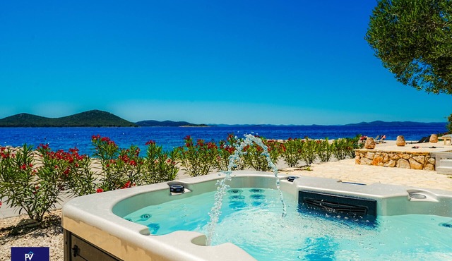 BUQEZ ECO RESORT - Beach Villa 28 - Directly by beach
