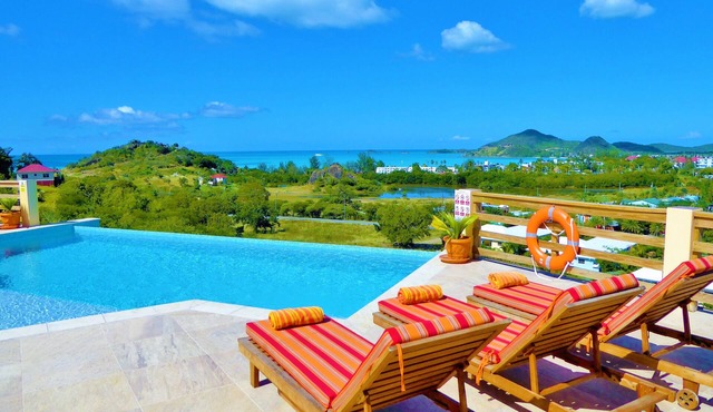 Cactus House - Award winning luxury & convenience with absolute privacy.