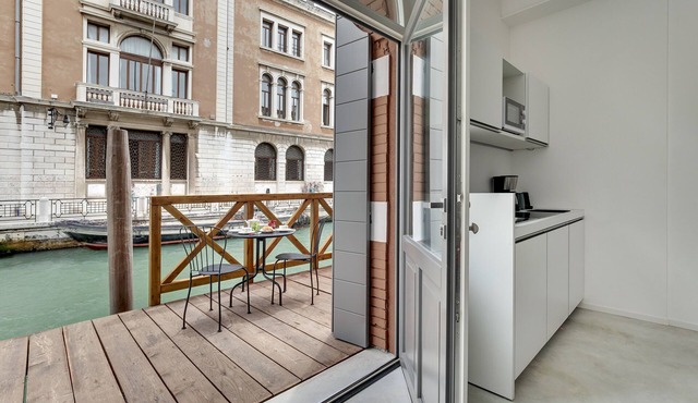 Canal view with terrace Luxury LOFT