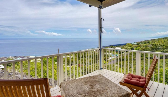 Captain Cook Bungalow w/Panoramic Ocean Views!