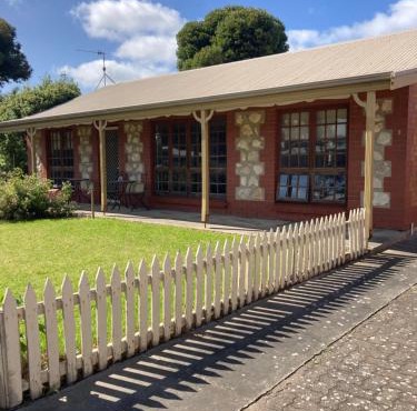 Captains Cottage - Pet Friendly Breakfast Included