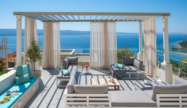 Casa GENI with a heated pool, 3 bedrooms, an organic garden, sea views