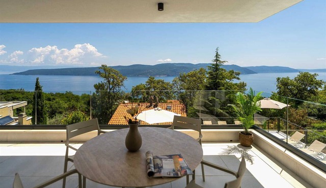 Casa Meer an sea-view retreat with panoramic pool
