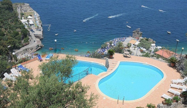 Casa Milli B: A cozy apartment situated on a promontory facing the sea.