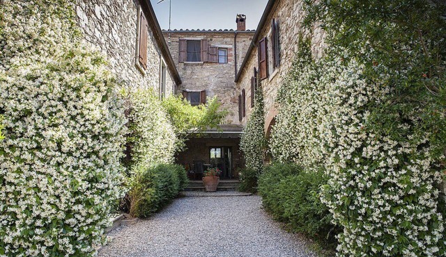 Casa Monia B: A characteristic and welcoming apartment with the strong charachter which derives from it actually being a restored old mill, with Free WI-FI.