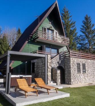 CASA NATURA - charming chalet with hot tub