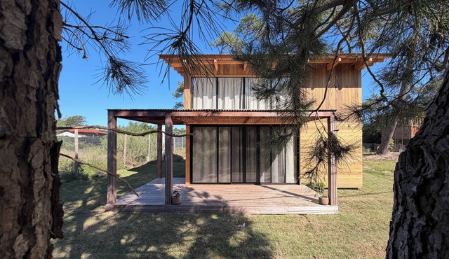 Casa Nau — Tranquil, bright wooden house in La Barra, close to the beach