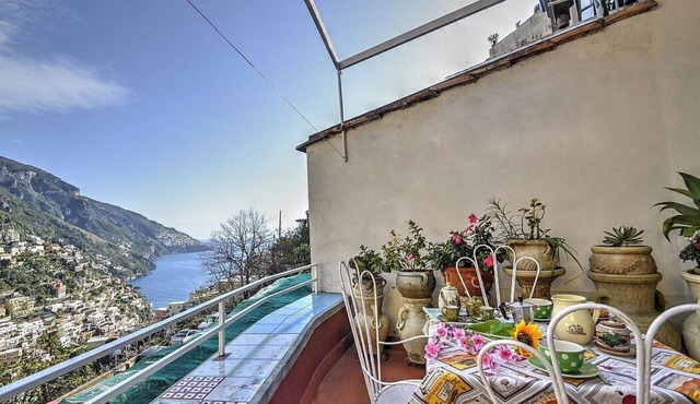 Casa Orazio: A cozy and welcoming independent house situated a few minutes from the town center, with Free WI-FI.