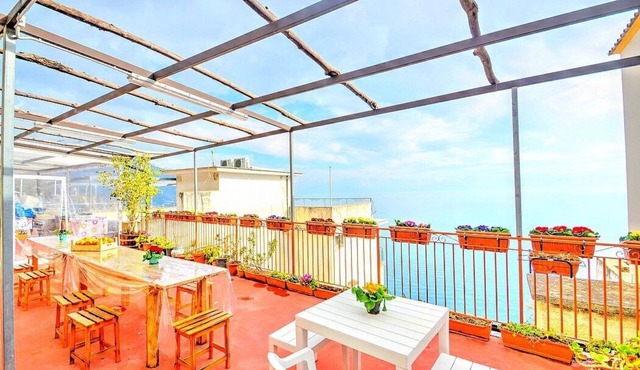 Casa Sagitta A: A welcoming studio apartment located on the high coast in front of the sea, with Free WI-FI.
