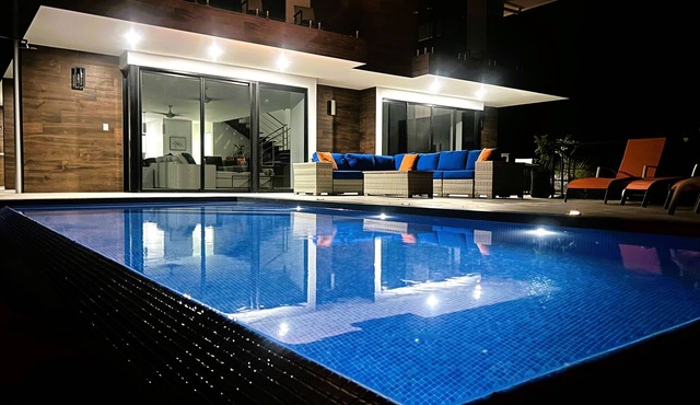 Casa Tranquilo - Paradise in Paradise 4 Bedrooms, 4 Bathrooms - Sleeps 4 to 10
