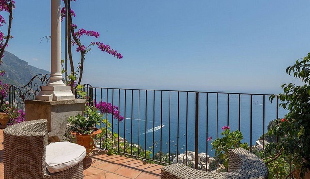 Casa Zenia A: A splendid apartment located on a hillside, facing the sea, with Free WI-FI.
