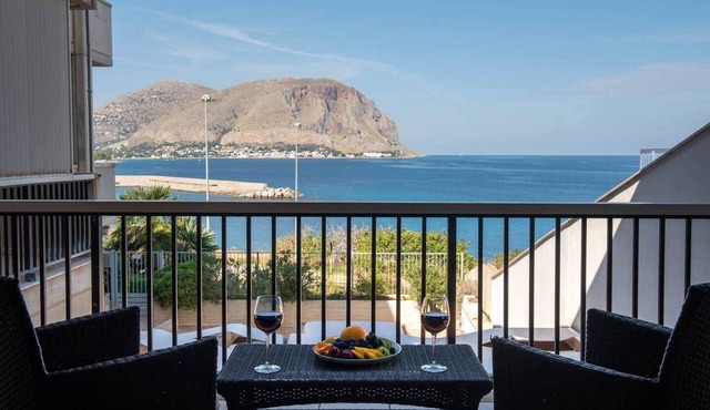 CasaMare Addaura | Seaview Escape near Mondello