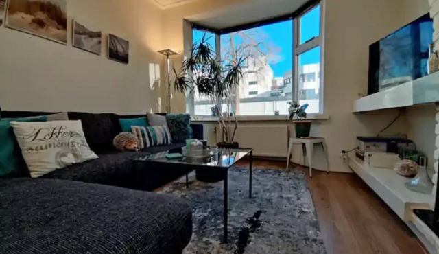 Center duplex flat with terrace by hospital UMCG