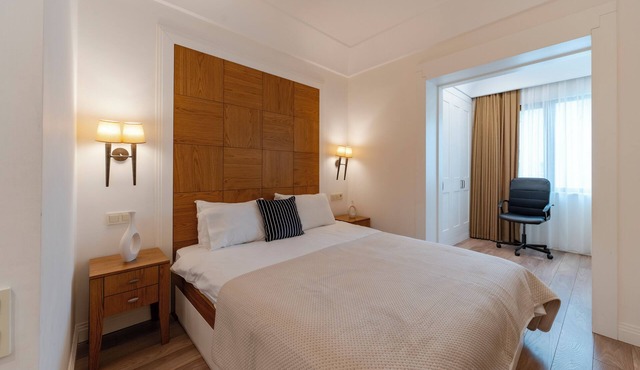 Central 3-Bedroom Apartment with Elevator and Balcony